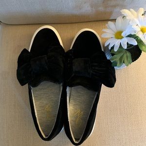 Super cute 9 west slip on shoes!
